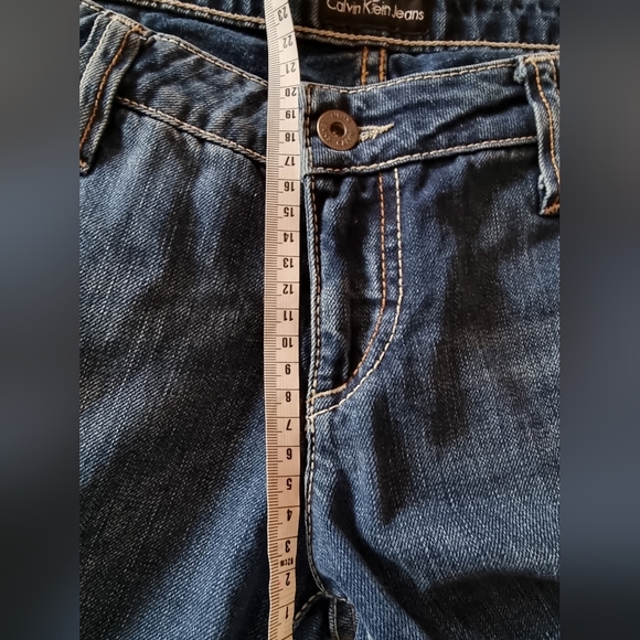 Calvin Klein blue jeans low rise, straight leg, size 8, unique back pockets - Picture 4 of 16